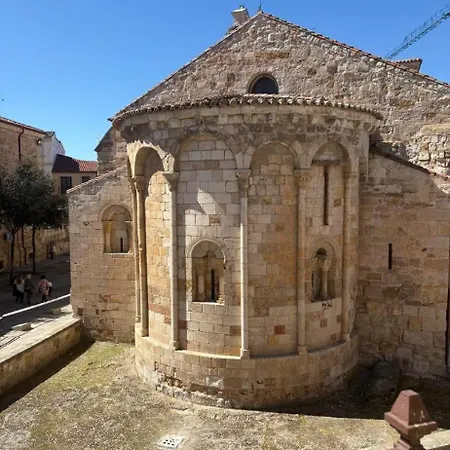 Casa Entremuseos * ثامورا